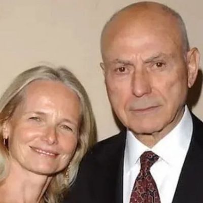 Alan Arkin with his first wife, Jeremy Yaffe in a red carpet event.
